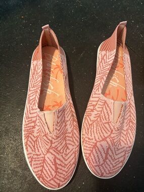 Blowfish Coral-Pink Slip-On Knit Loafers